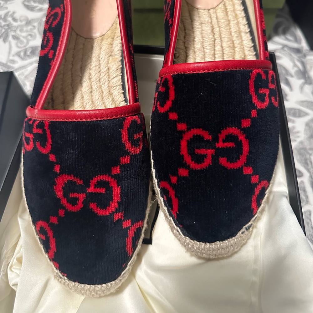 Women Gucci Espadrilles- Semi New